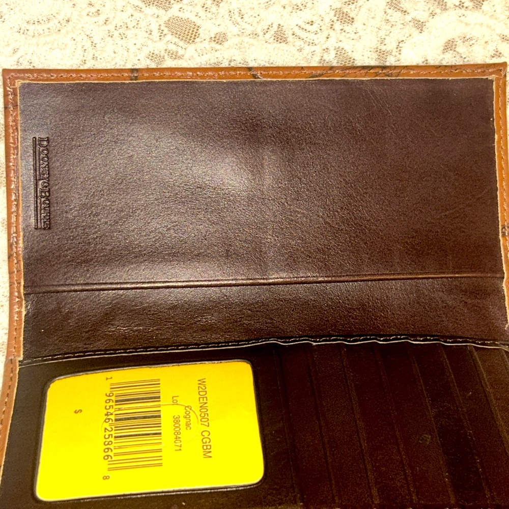 Gorgeous Dooney & Bourke Wallet - Picture 5 of 8